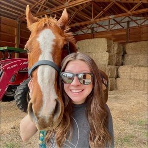 Meet your Posher, Hannah